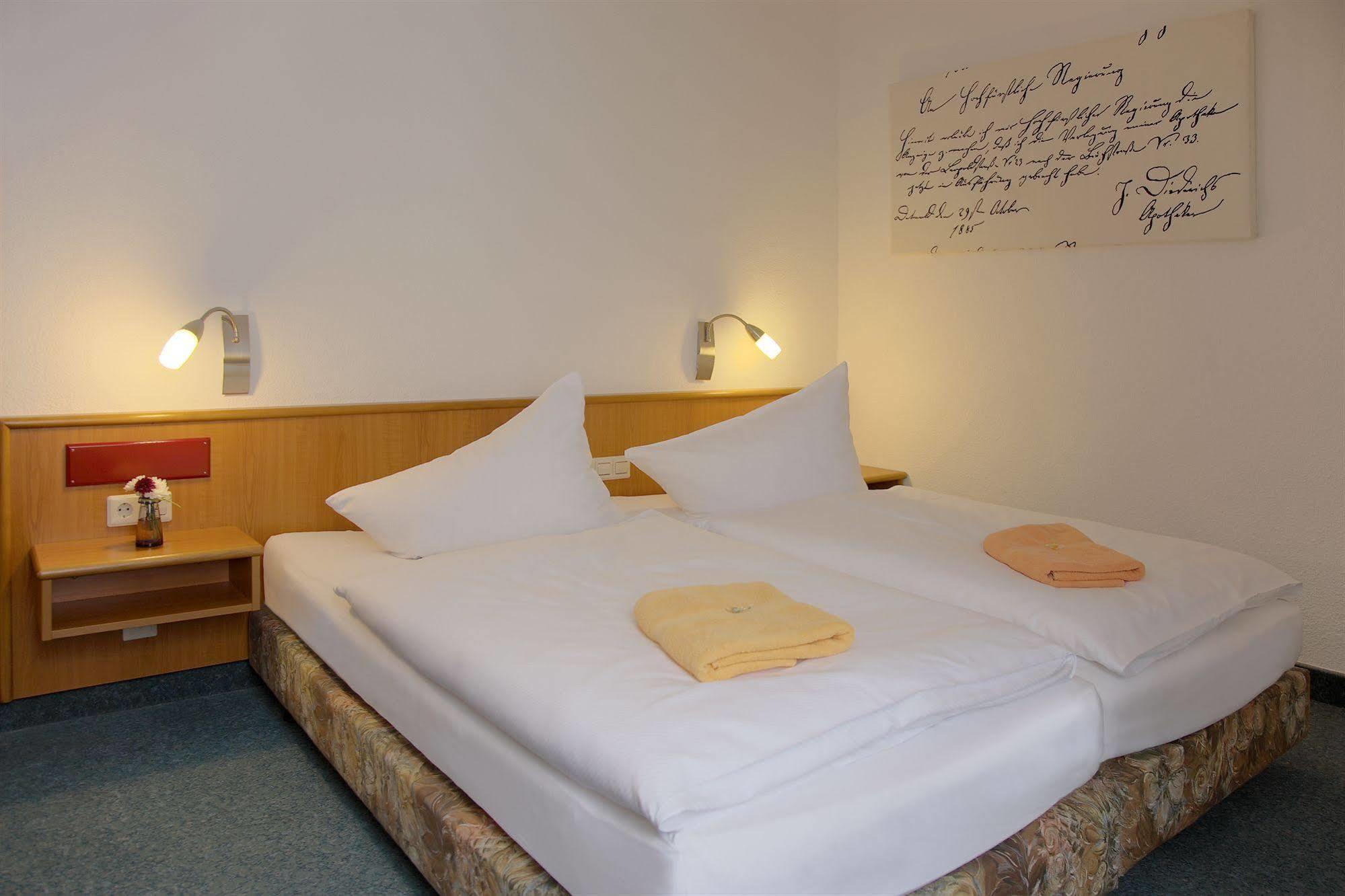 Adler-Hotel Delitzsch Ngoại thất bức ảnh