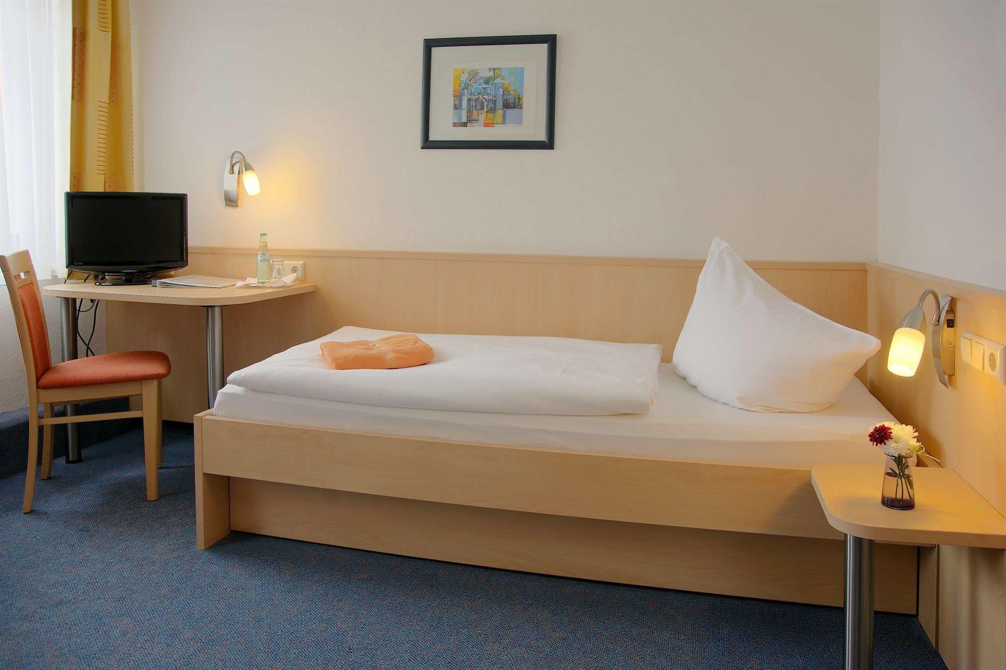 Adler-Hotel Delitzsch Ngoại thất bức ảnh